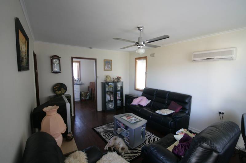 JUST RIGHT!! Picture 2