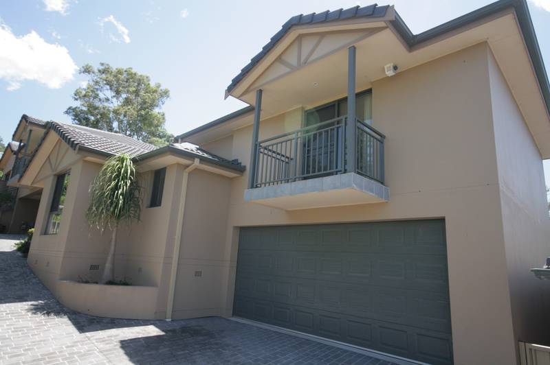 YOUNG AND BEAUTIFUL Picture 2