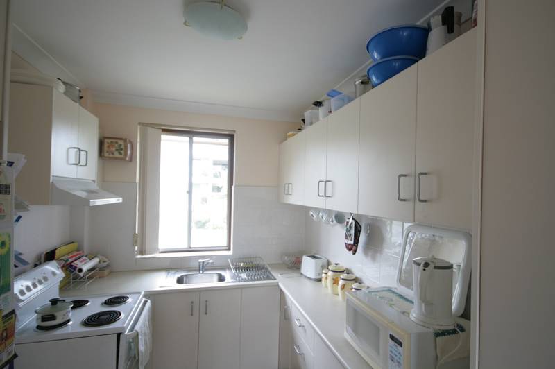 POSITION IS RIGHT! Picture 3