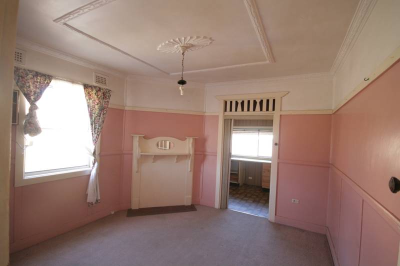 OFFER NOW OR BID AT AUCTION Picture 1