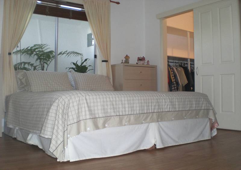 JUST LIKE NEW Picture 2