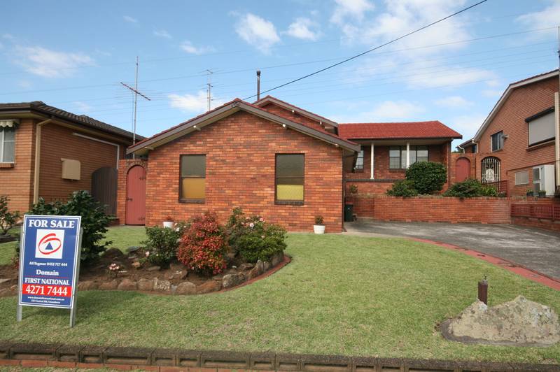 LOOKS AND FEELS RIGHT Picture 1