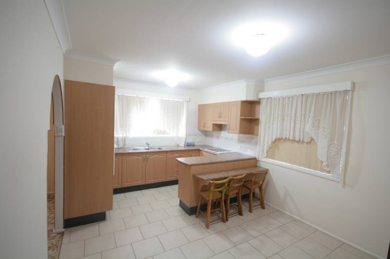 LOOKS AND FEELS RIGHT Picture 2