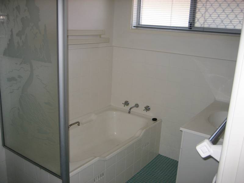 3 BEDROOM HOME Picture 3