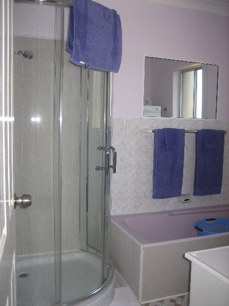 MODERN 2 BEDROON APARTMENT Picture 3