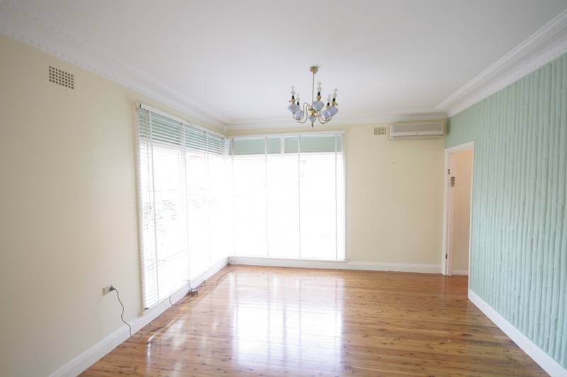 NICE LOOKING SOLID HOME Picture 3