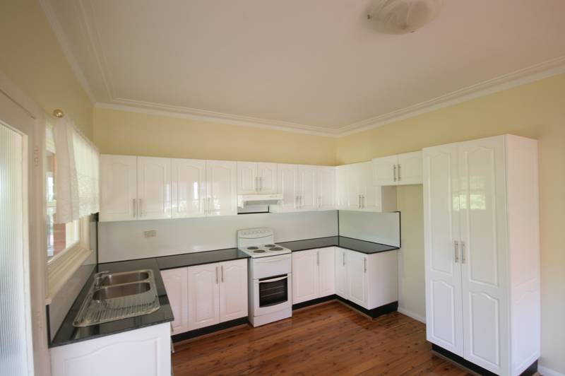 NICE LOOKING SOLID HOME Picture 2