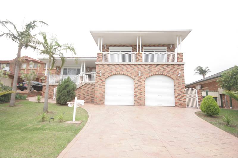 GOOD LOOKING Picture 1