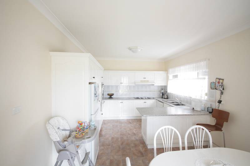 GOOD LOOKING Picture 3