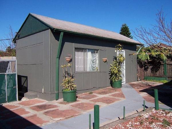 GRANNY FLAT Picture 1