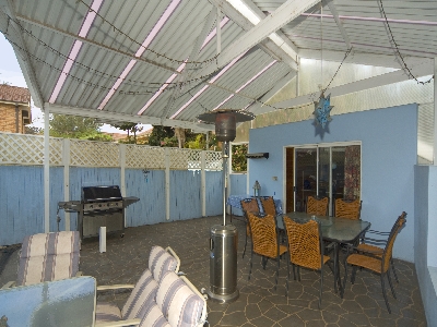 EXTRA LARGE FAMILY HOME Picture 1