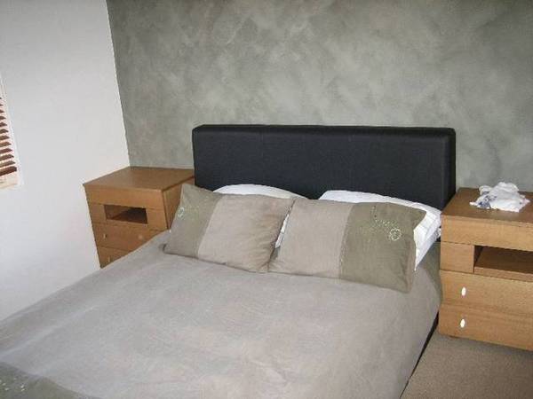 MODERN 2 BEDROOM UNIT - UNFURNISHED - APPLICATION APPROVED!! Picture 2