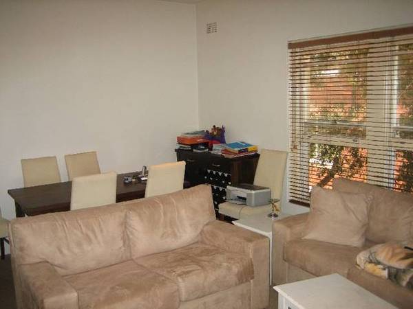 MODERN 2 BEDROOM UNIT - UNFURNISHED - APPLICATION APPROVED!! Picture 3