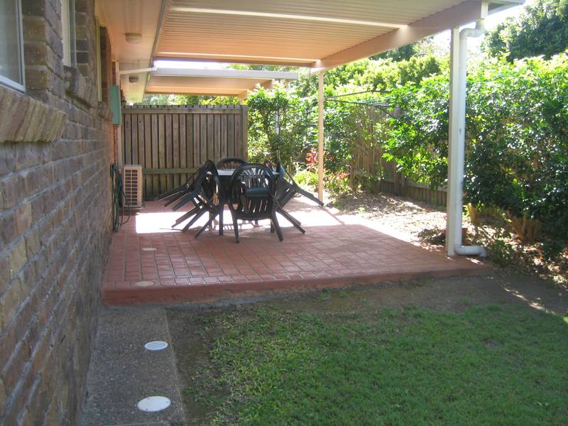 FURNISHED UNIT OPPOSITE KELLYS BEACH Picture 3