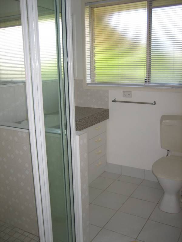 FURNISHED UNIT OPPOSITE KELLYS BEACH Picture 2