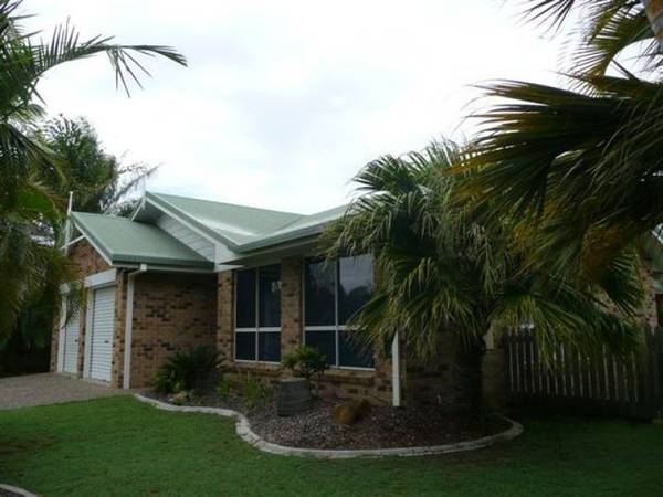 WOW ! KELLY'S BEACH HOME Picture 1