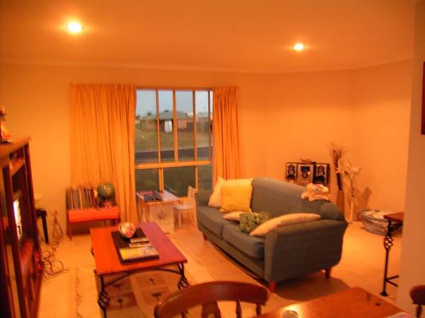 MODERN HOME @ BURNETT HEADS Picture 3