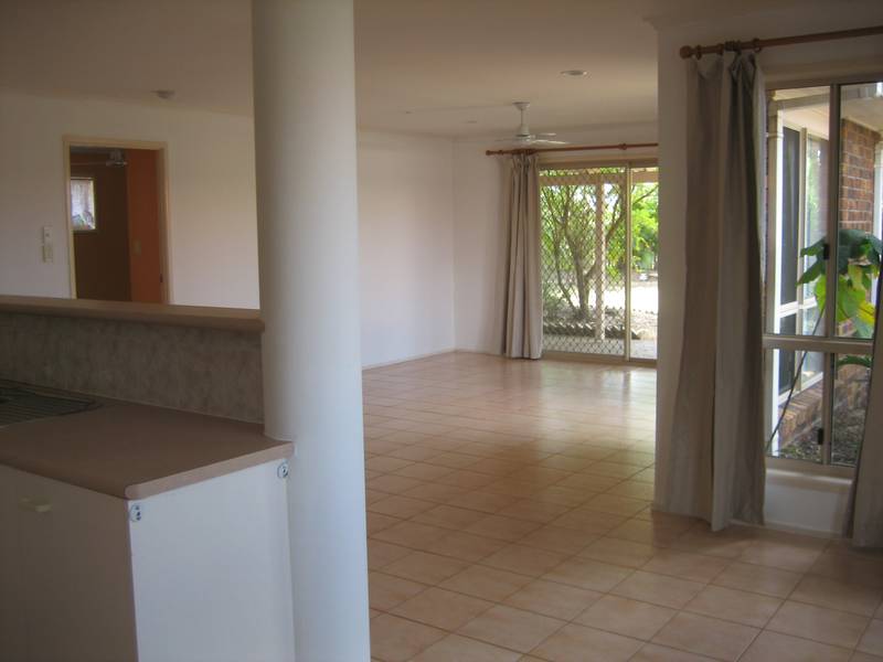 NEW PAINT, NEW CURTAINS, NEW PRICE Picture 3