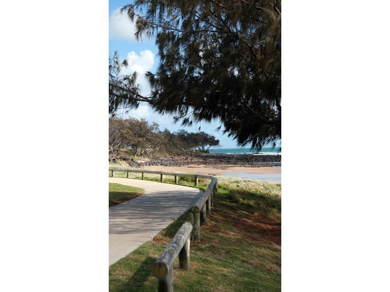 The Best Estate in Burnett Heads Picture 2