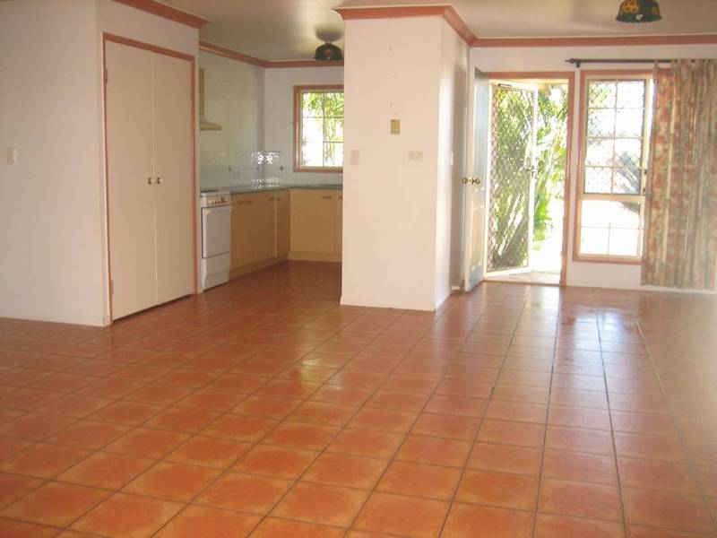 BARGARA BARGAIN UNDER $300,000!!! Picture 3