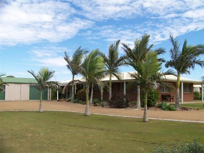 LARGE COASTAL FAMILY HOME, ON OVER 3000m2 Picture