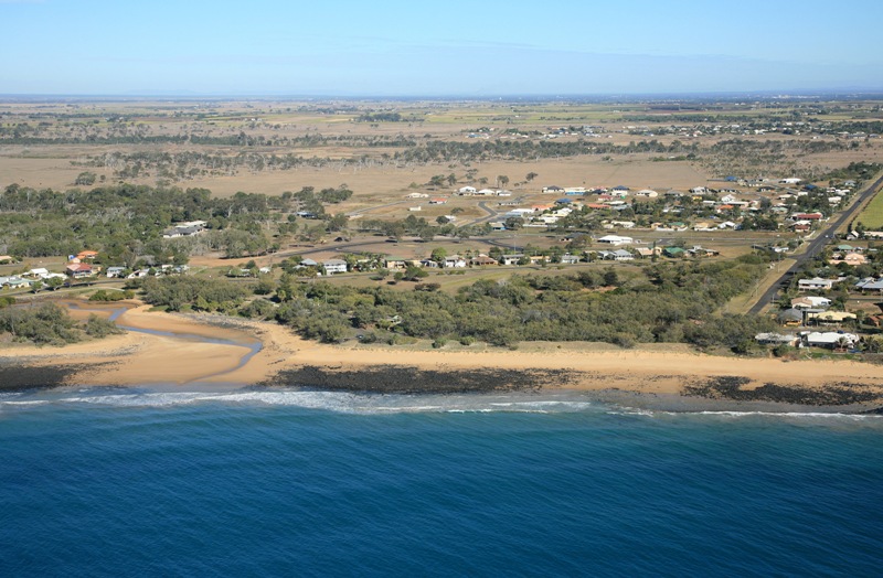 LARGE COASTAL FAMILY HOME, ON OVER 3000m2 Picture 2