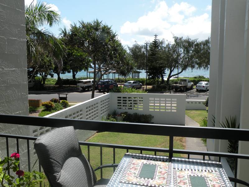 Refurbished Oceanfront Unit Picture 2