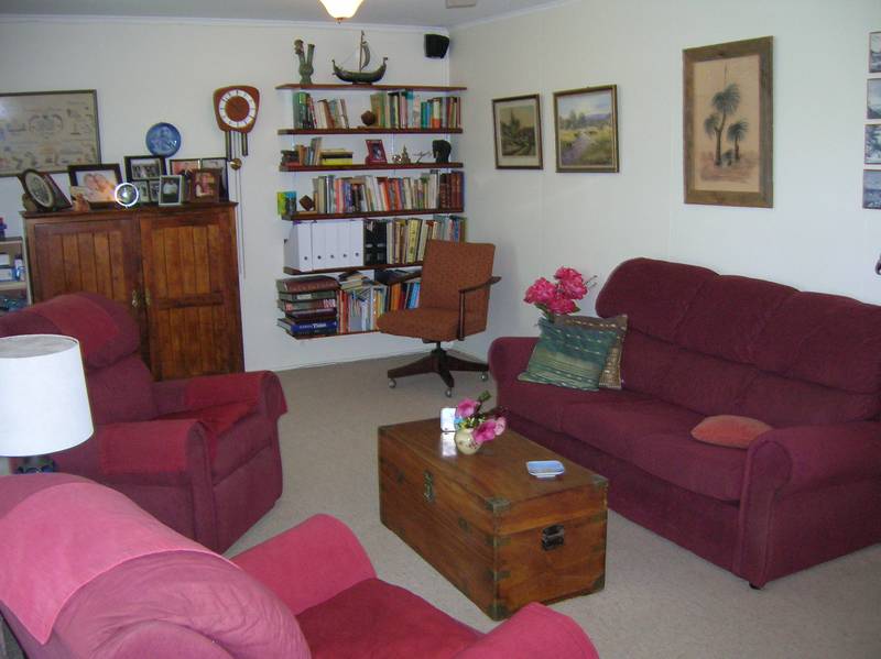 IT FEELS LIKE HOME TO ME Picture 2