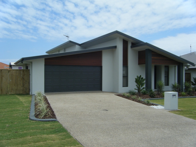 BRAND NEW DISPLAY HOME IN NEW ESTATE Picture 1