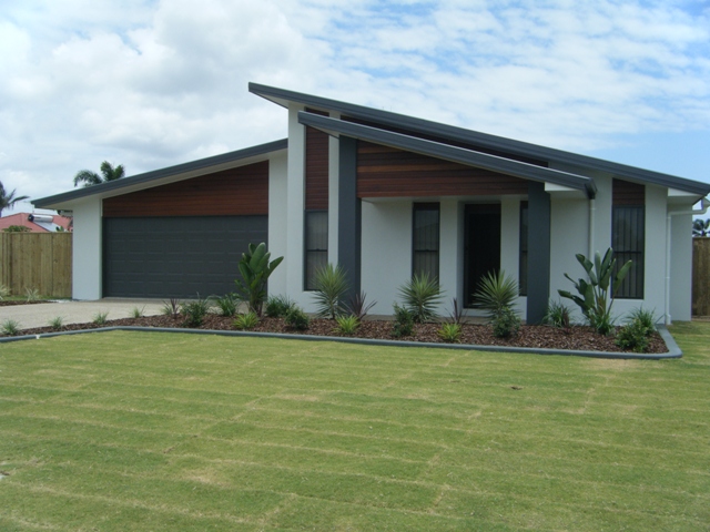 BRAND NEW DISPLAY HOME IN NEW ESTATE Picture 2