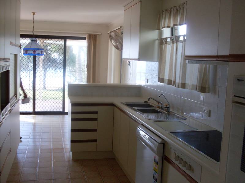 OCEANFRONT SPLENDOR Picture 1