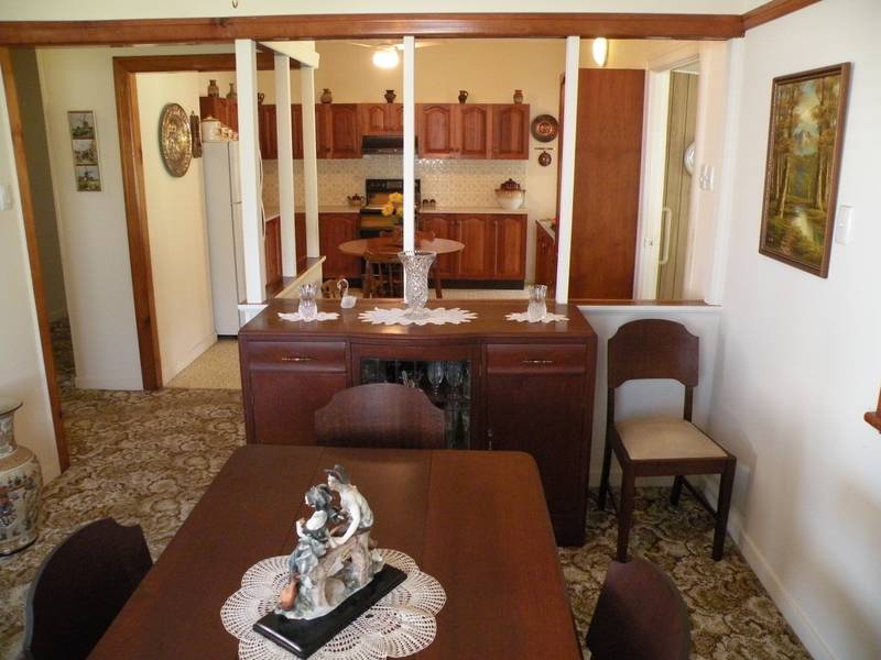 "ABSOLUTE CRACKER - BRICK HOME ON 1012m2" Picture 3