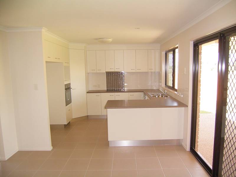 JUST MOVE IN! Picture 3