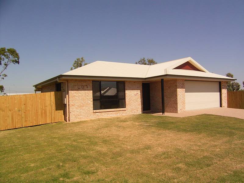 JUST MOVE IN! Picture 1