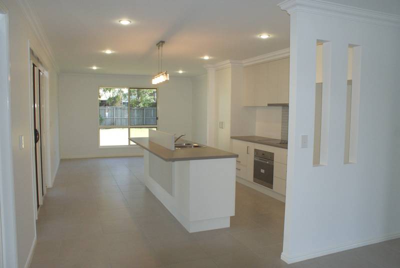 BRAND NEW MODERN HOME Picture 2