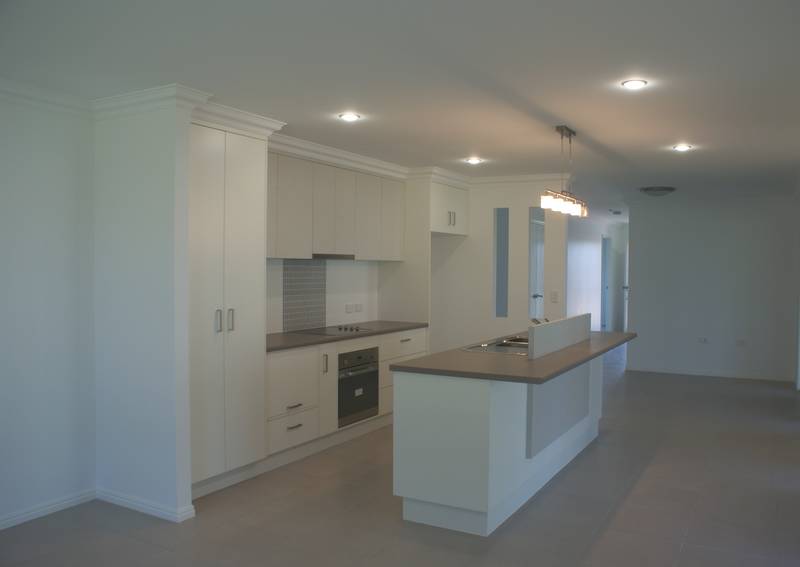 BRAND NEW MODERN HOME Picture 3