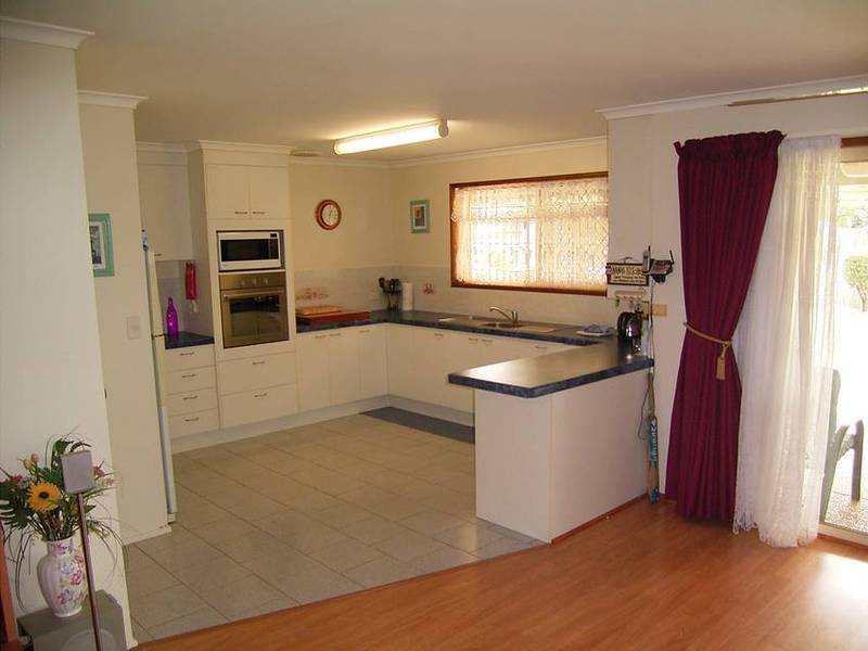 GREAT VALUE, WALK TO KELLY'S BEACH Picture 3