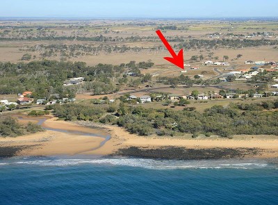 974m2 Manicured block + BIG Shed @ the Beach Picture