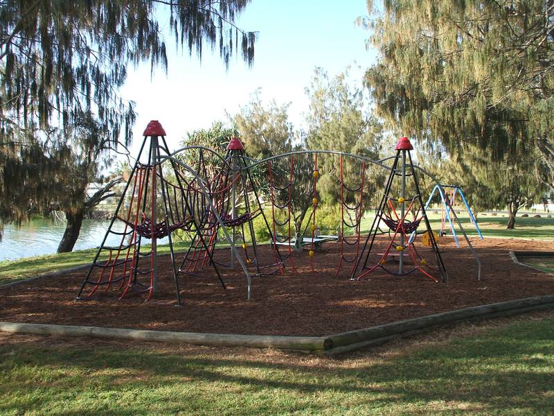 974m2 Manicured block + BIG Shed @ the Beach Picture 3