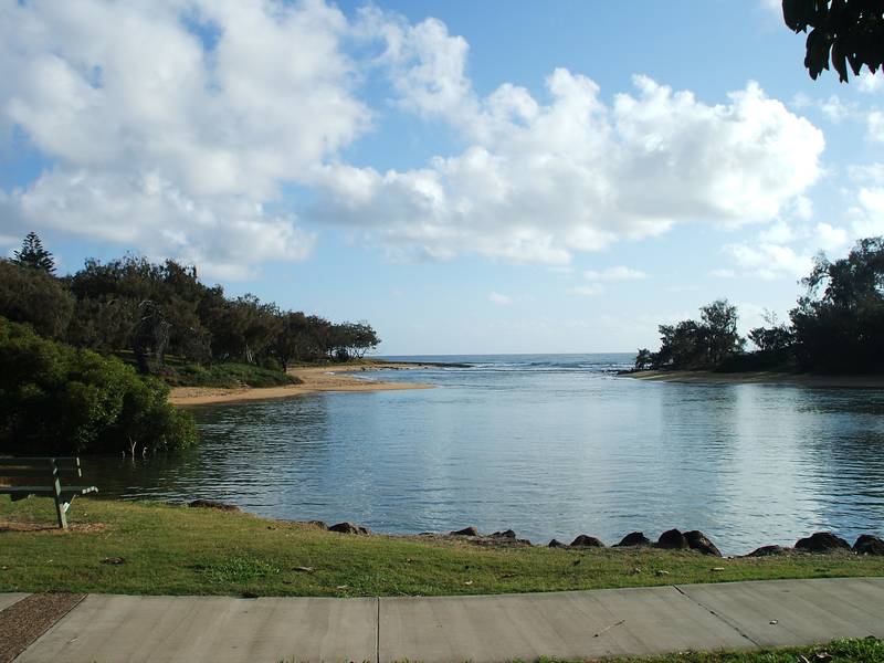 974m2 Manicured block + BIG Shed @ the Beach Picture 2