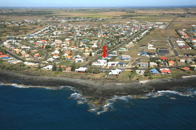 4 Bedder Just Metres from the Ocean Picture 1