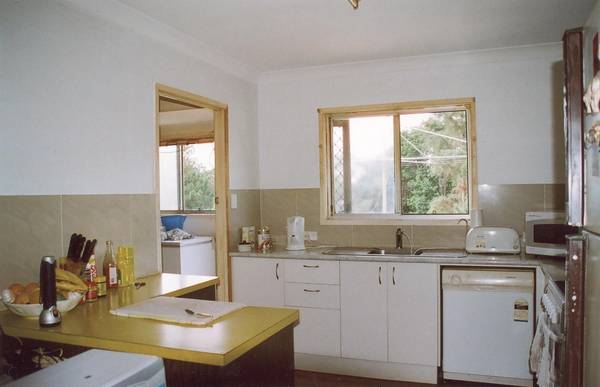 1 HOME FOR 2 FAMILIES Picture 2