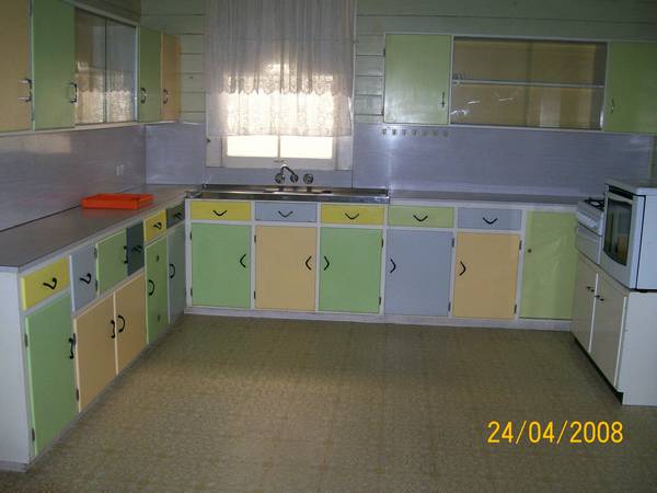 LARGE FAMILY HOME Picture