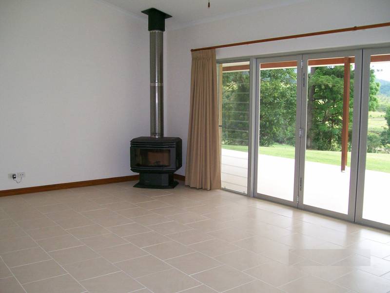 Mountain Views - Uki Picture Mountain Views - Uki Picture