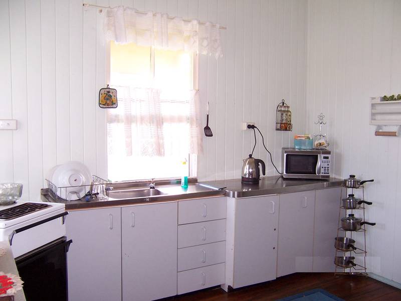 TRADITIONAL COTTAGE Picture 2