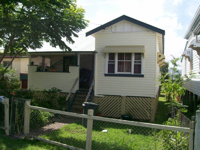 TRADITIONAL COTTAGE Picture 1