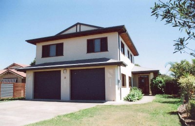 MODERN RIVERFRONT LIVING Picture