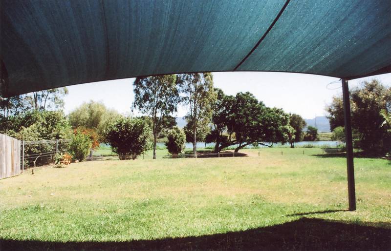 MODERN RIVERFRONT LIVING Picture 3