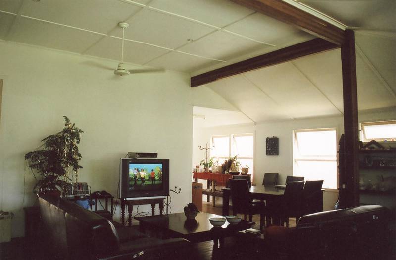 WALKING DISTANCE WEATHERBOARD Picture 3