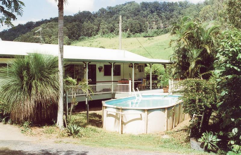 THE ACRES WITH EVERYTHING Picture 2